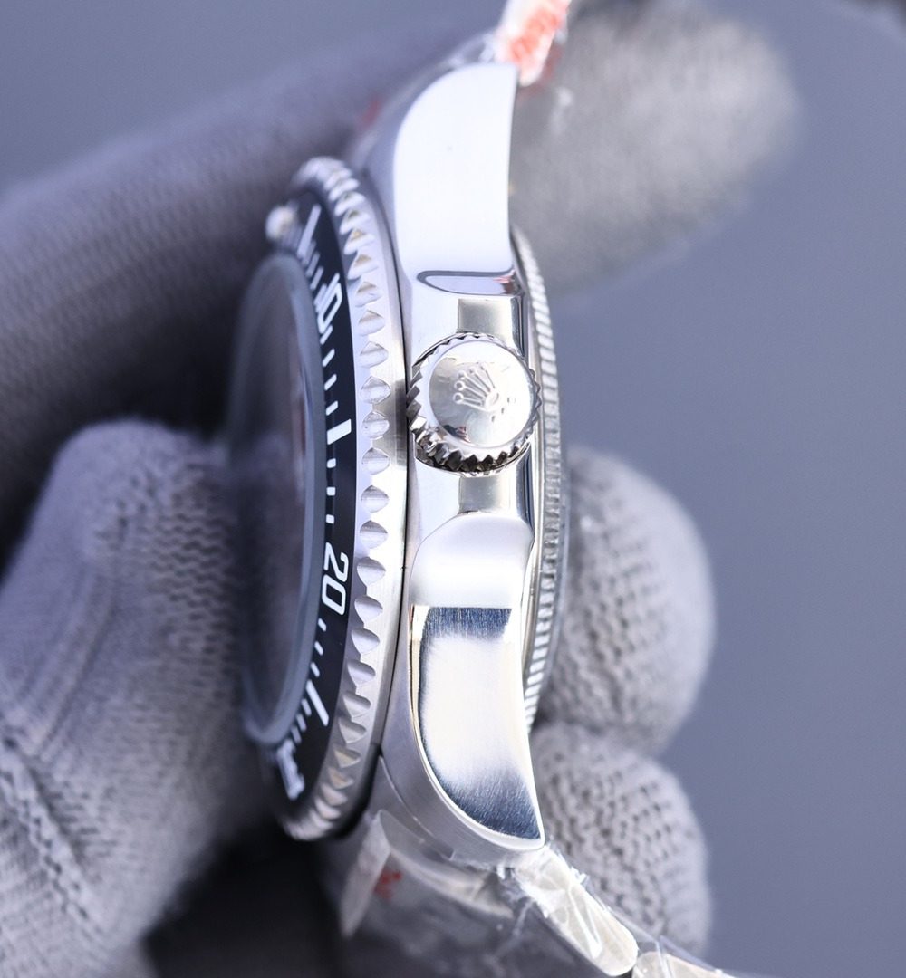 Rolex Sea Dweeler 44mm Silver Toned For Men 136660