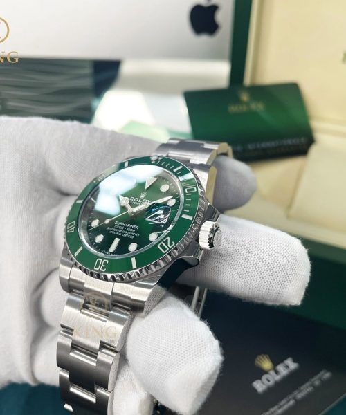 Rolex Submariner Date 41mm Silver Toned For Men Green Dial 116610LV (Hulk)