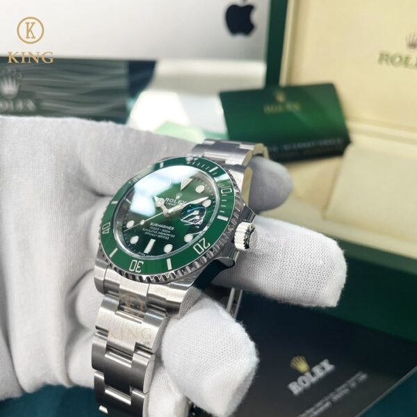 Rolex Submariner Date 41mm Silver Toned For Men Green Dial 116610LV (Hulk)