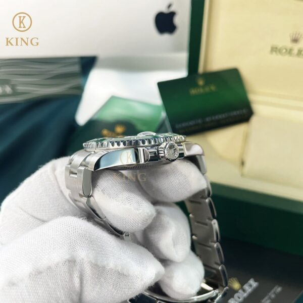 Rolex Submariner Date 41mm Silver Toned For Men Green Dial 116610LV (Hulk)