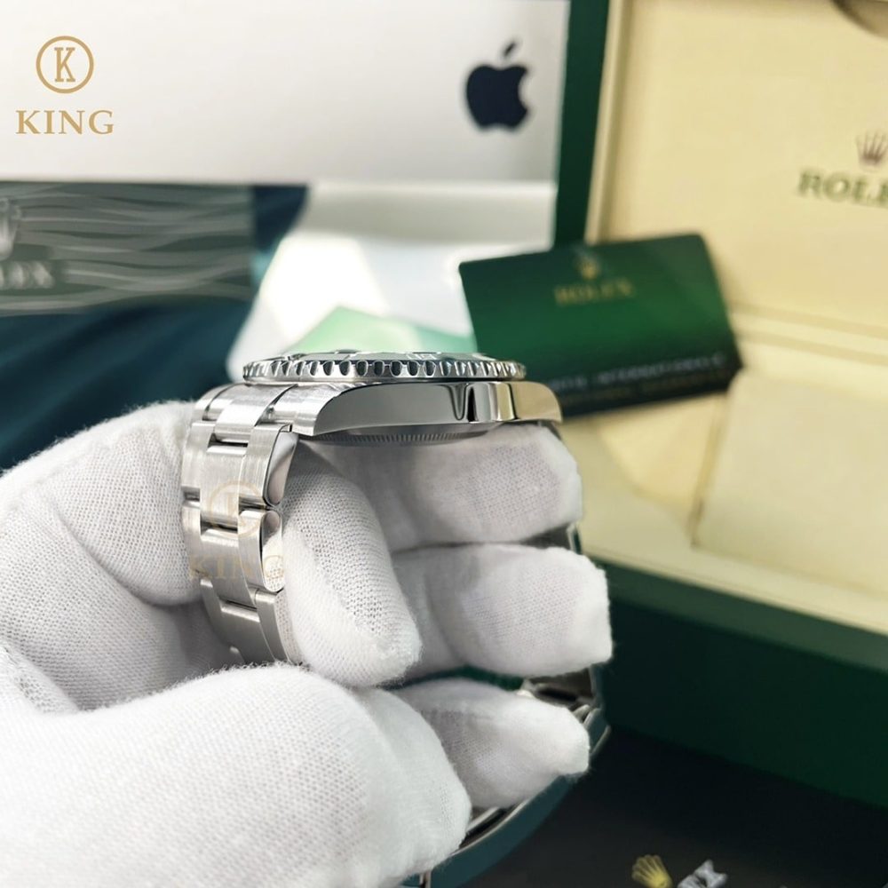 Rolex Submariner Date 41mm Silver Toned For Men Green Dial 116610LV (Hulk) - Image 4