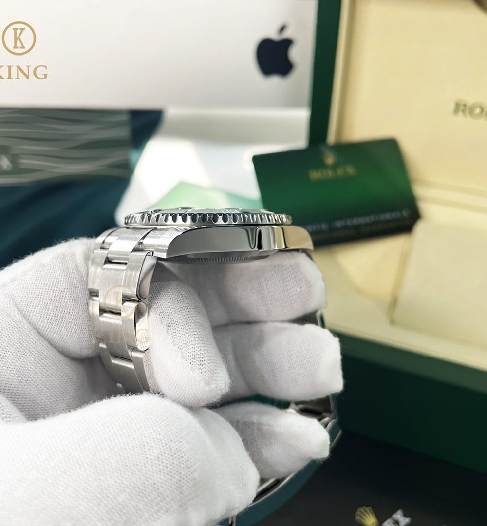 Rolex Submariner Date 41mm Silver Toned For Men Green Dial 116610LV (Hulk)