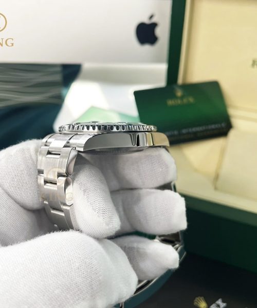 Rolex Submariner Date 41mm Silver Toned For Men Green Dial 116610LV (Hulk)
