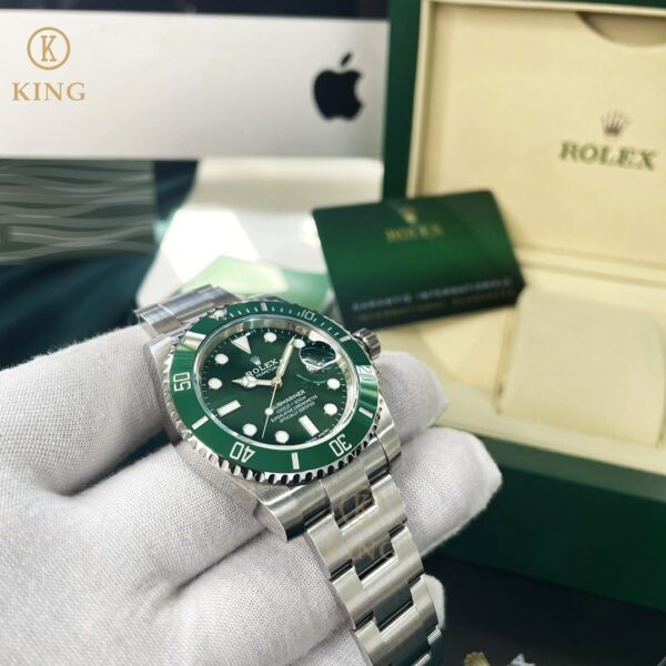Rolex Submariner Date 41mm Silver Toned For Men Green Dial 116610LV (Hulk)