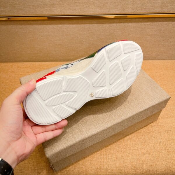 S002 – Fashion shoes