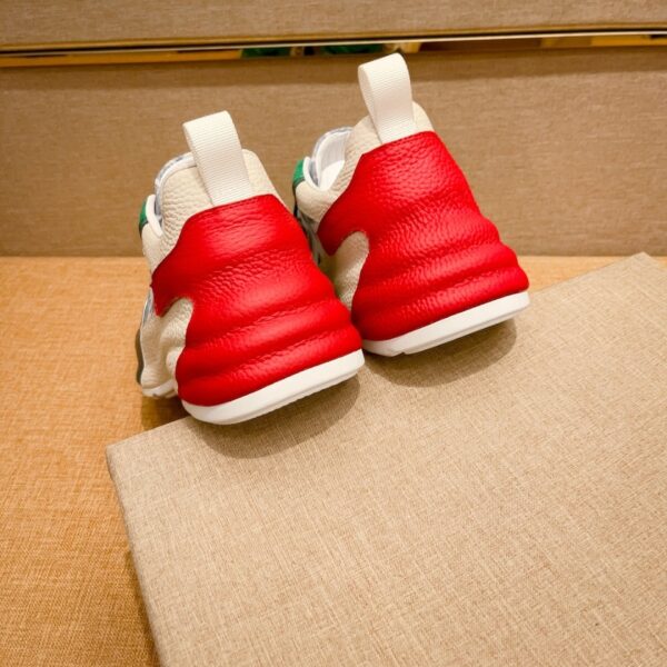 S002 – Fashion shoes