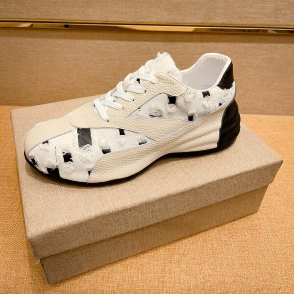 S004 – Fashion shoes