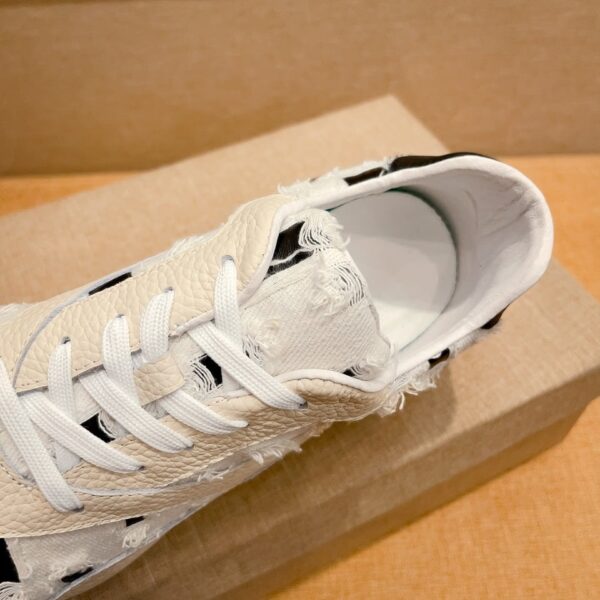 S004 – Fashion shoes