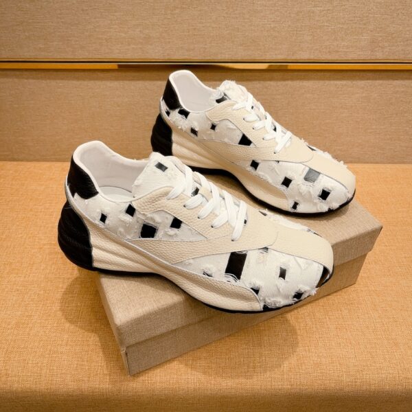 S004 – Fashion shoes