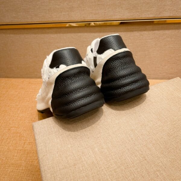 S004 – Fashion shoes