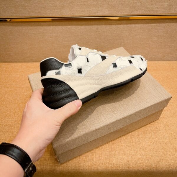 S004 – Fashion shoes