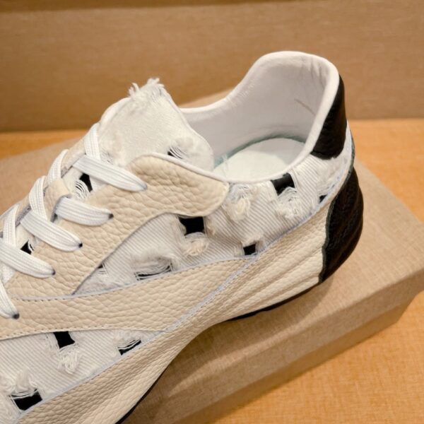 S004 – Fashion shoes
