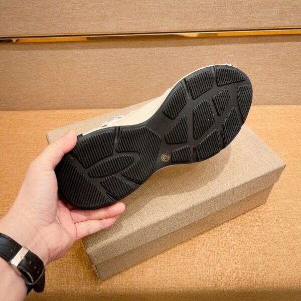 S004 – Fashion shoes