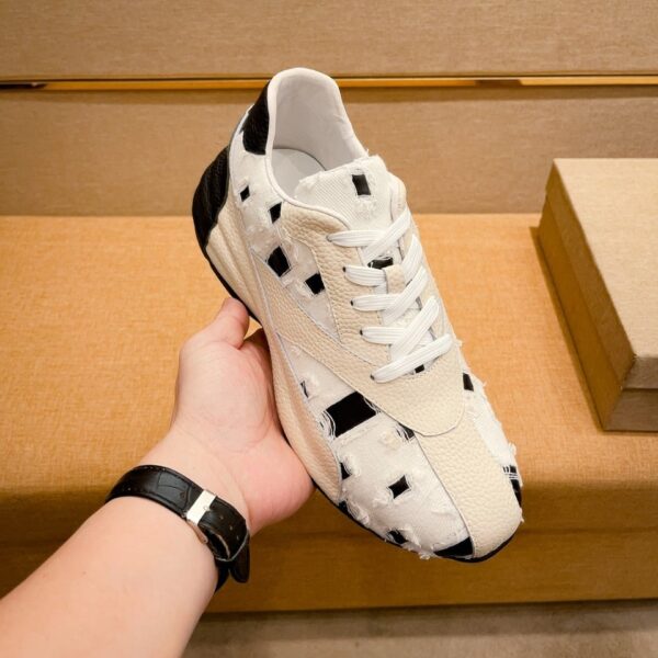 S004 – Fashion shoes