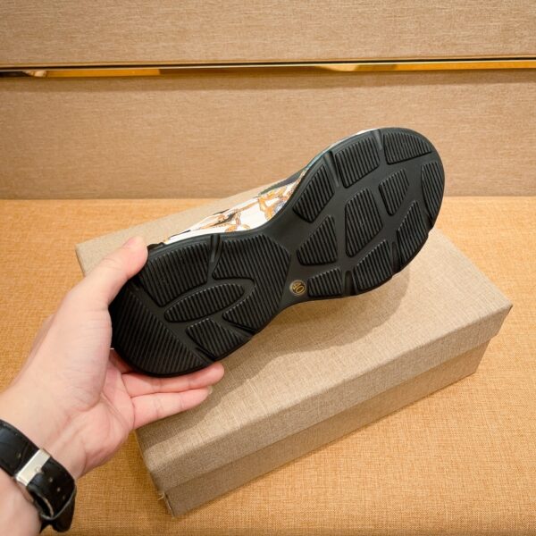 S005 – Fashion shoes