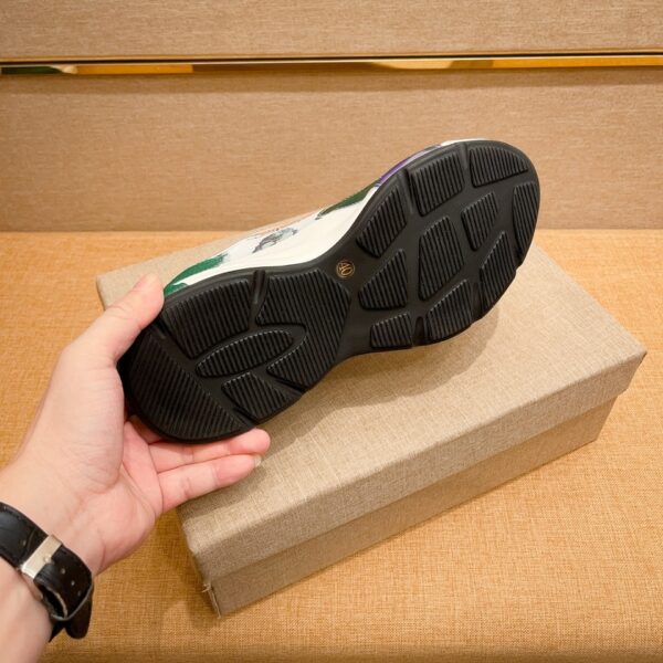 S006 – Fashion shoes