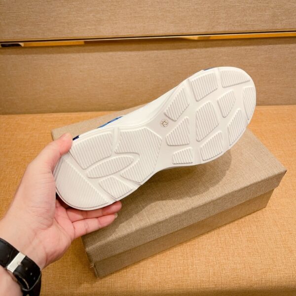 S008 – Fashion shoes