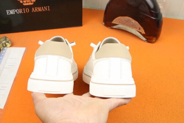 S011 – Fashion shoes