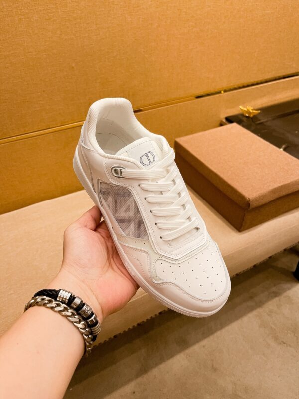 S012 – Fashion shoes