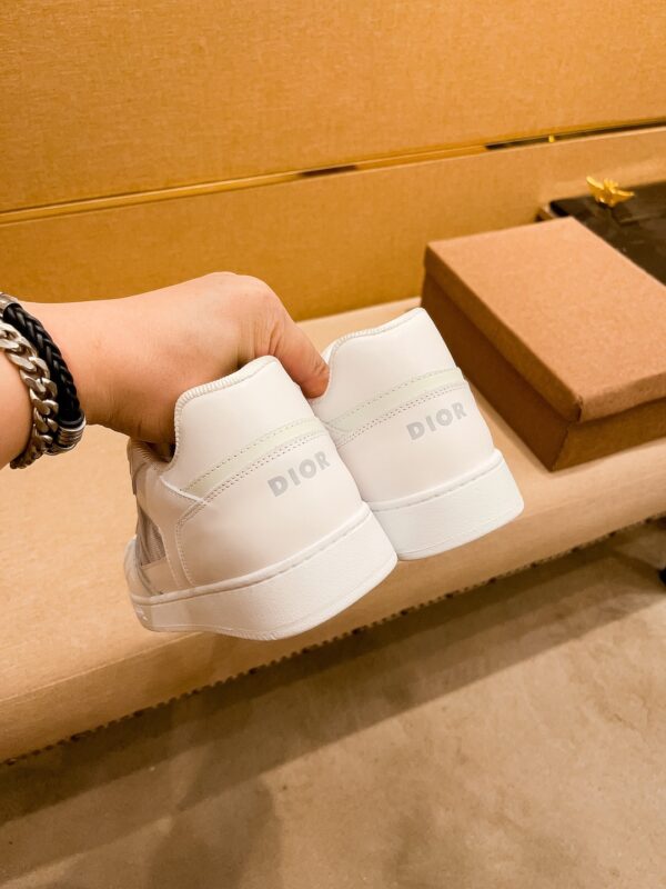 S012 – Fashion shoes
