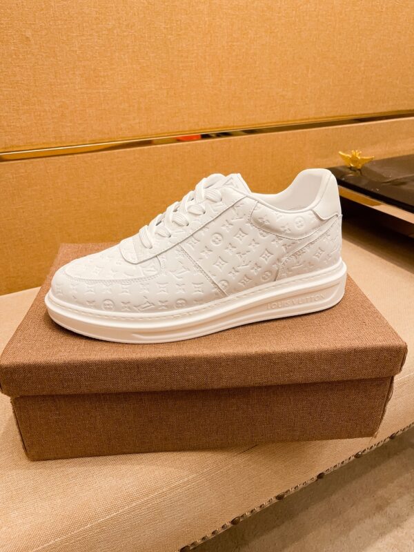 S013 – Fashion shoes