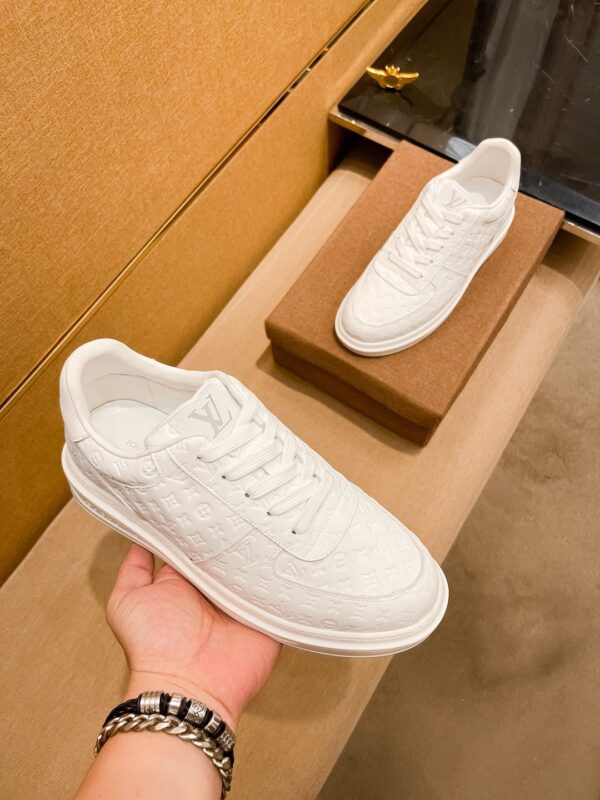 S013 – Fashion shoes