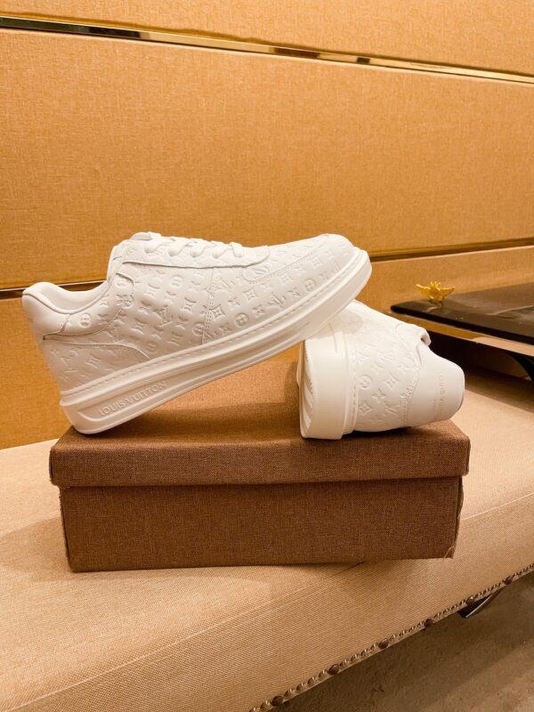 S013 – Fashion shoes