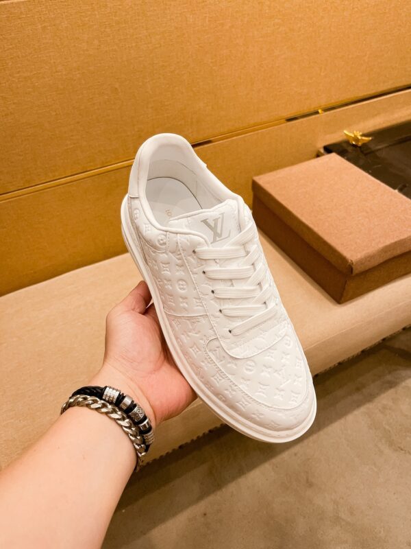 S013 – Fashion shoes
