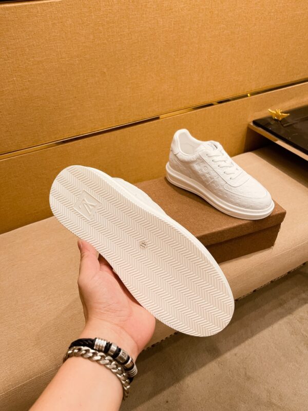S013 – Fashion shoes