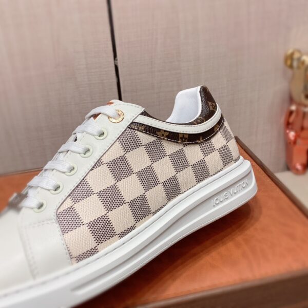 S016 – Fashion shoes