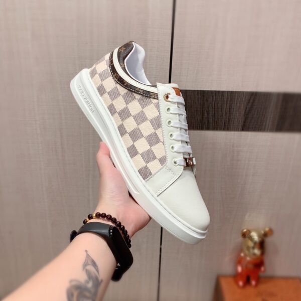 S016 – Fashion shoes
