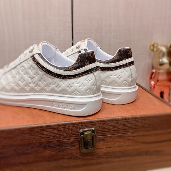 S017 – Fashion shoes