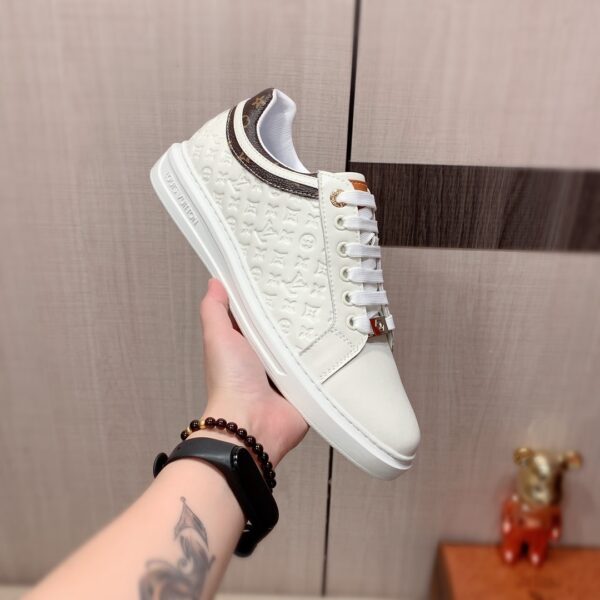 S017 – Fashion shoes