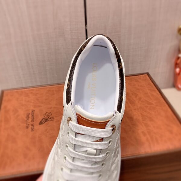 S017 – Fashion shoes