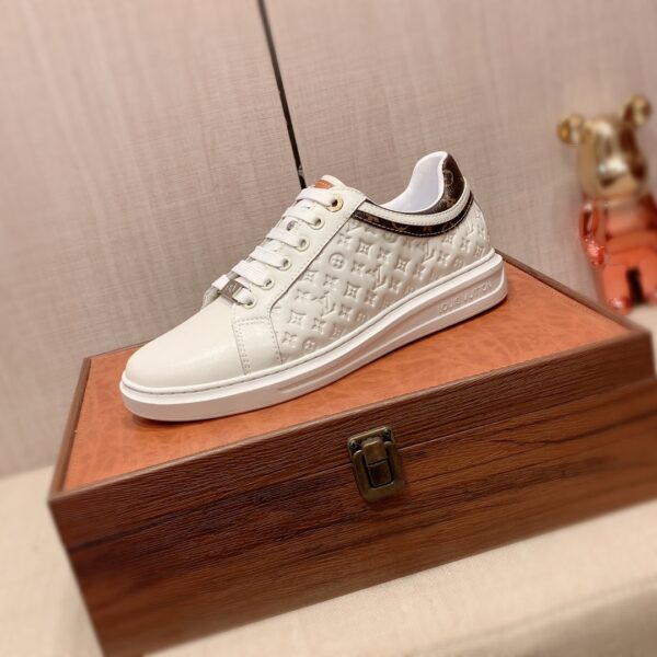 S017 – Fashion shoes