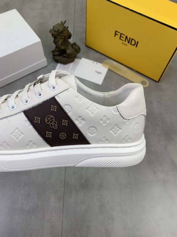 S020 – Fashion shoes
