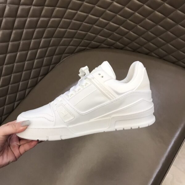 S022 – Fashion shoes