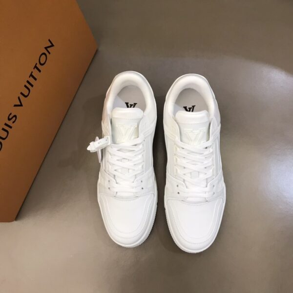 S022 – Fashion shoes