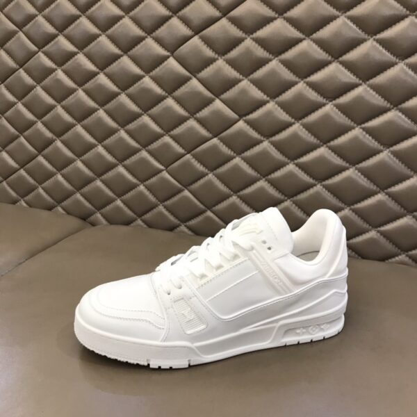 S022 – Fashion shoes