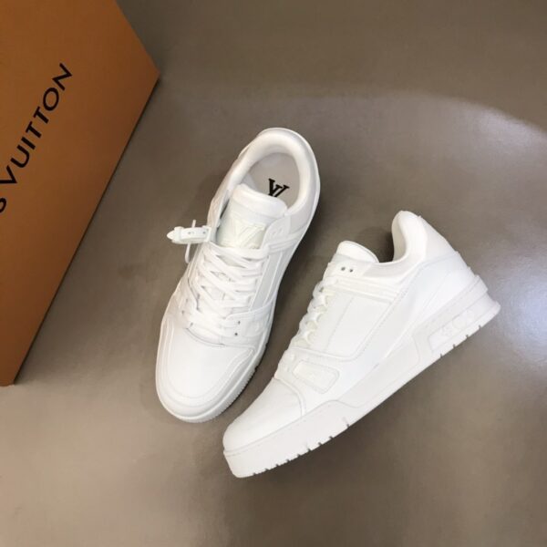 S022 – Fashion shoes