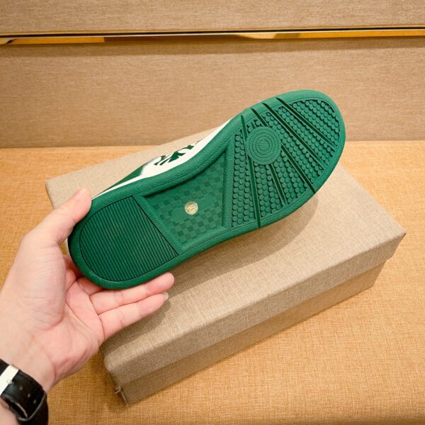S023 – Fashion shoes
