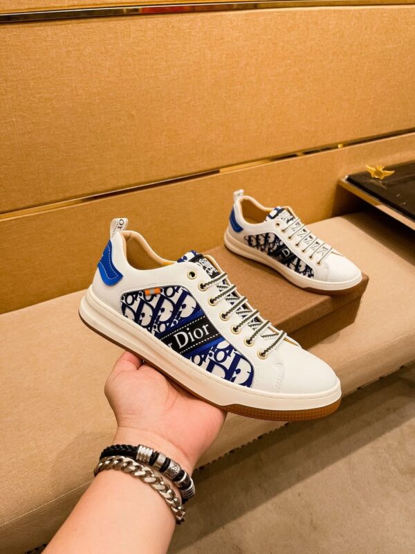S024 – Fashion shoes