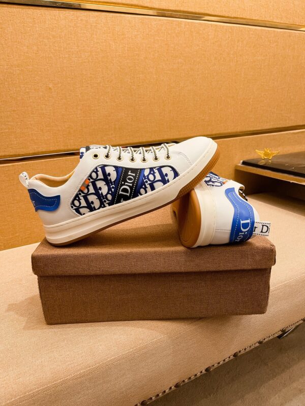 S024 – Fashion shoes