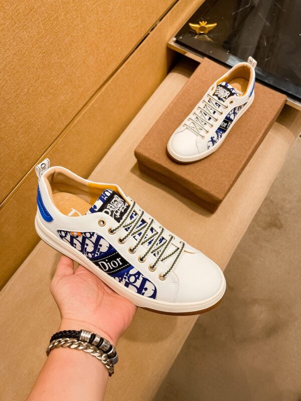 S024 – Fashion shoes