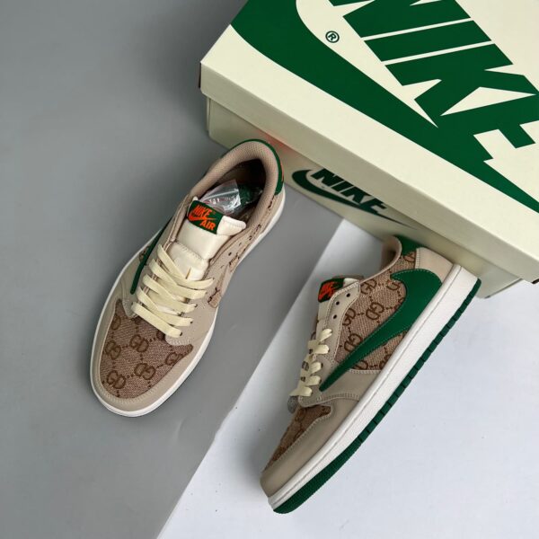 S032 – Travis Scott x Air Jordan 1 Low x Gucci V1