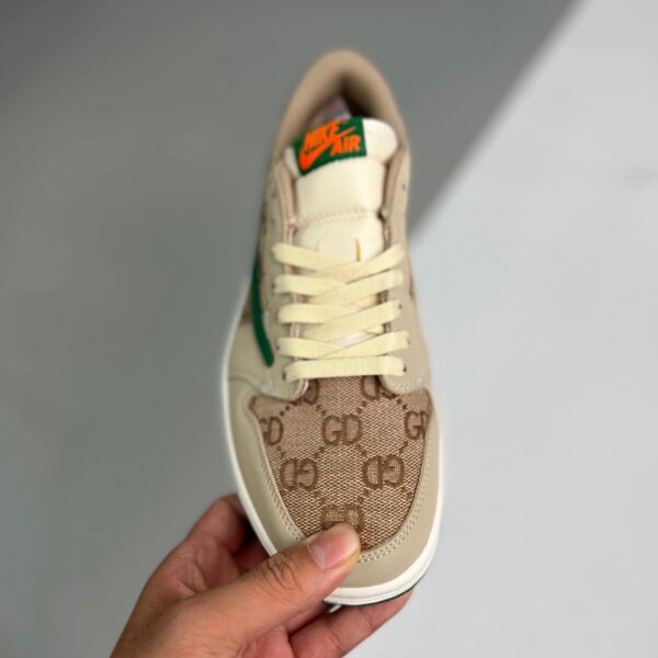 S032 – Travis Scott x Air Jordan 1 Low x Gucci V1