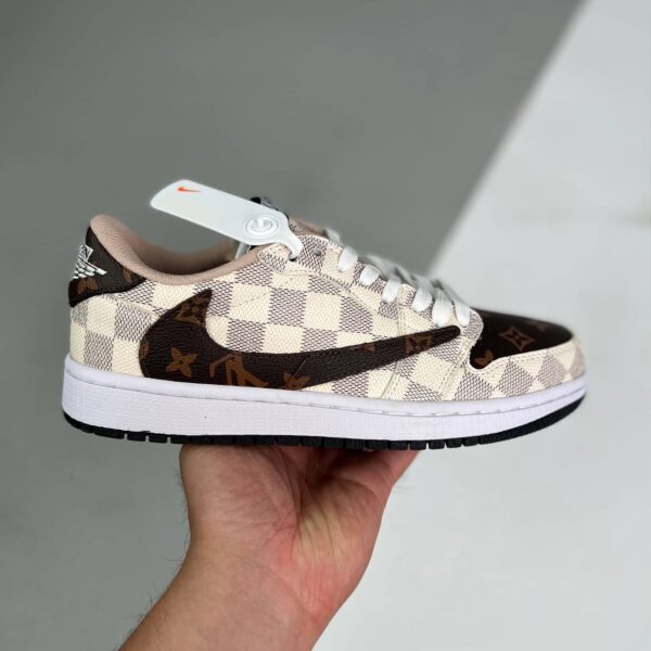 S033 – Travis Scott x Air Jordan 1 Low x Lv 2 – 06DHLH12-204