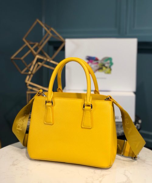 Saffiano Lux Galleria In Yellow For Women 9in/ 23cm