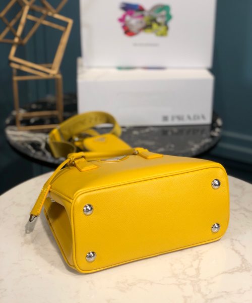 Saffiano Lux Galleria In Yellow For Women 9in/ 23cm