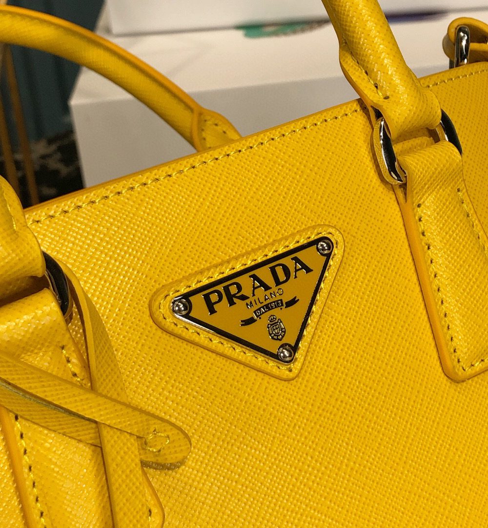 Saffiano Lux Galleria In Yellow For Women 9in/ 23cm